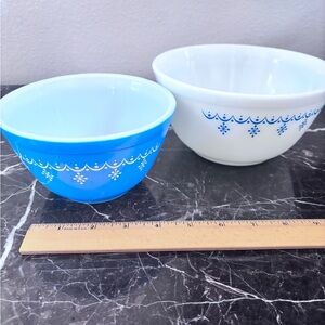 Pyrex Vintage Snowflake Garland 401 & 402 Mixing Bowl Blue White